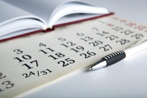 Calendar-with-notebook-and-pen